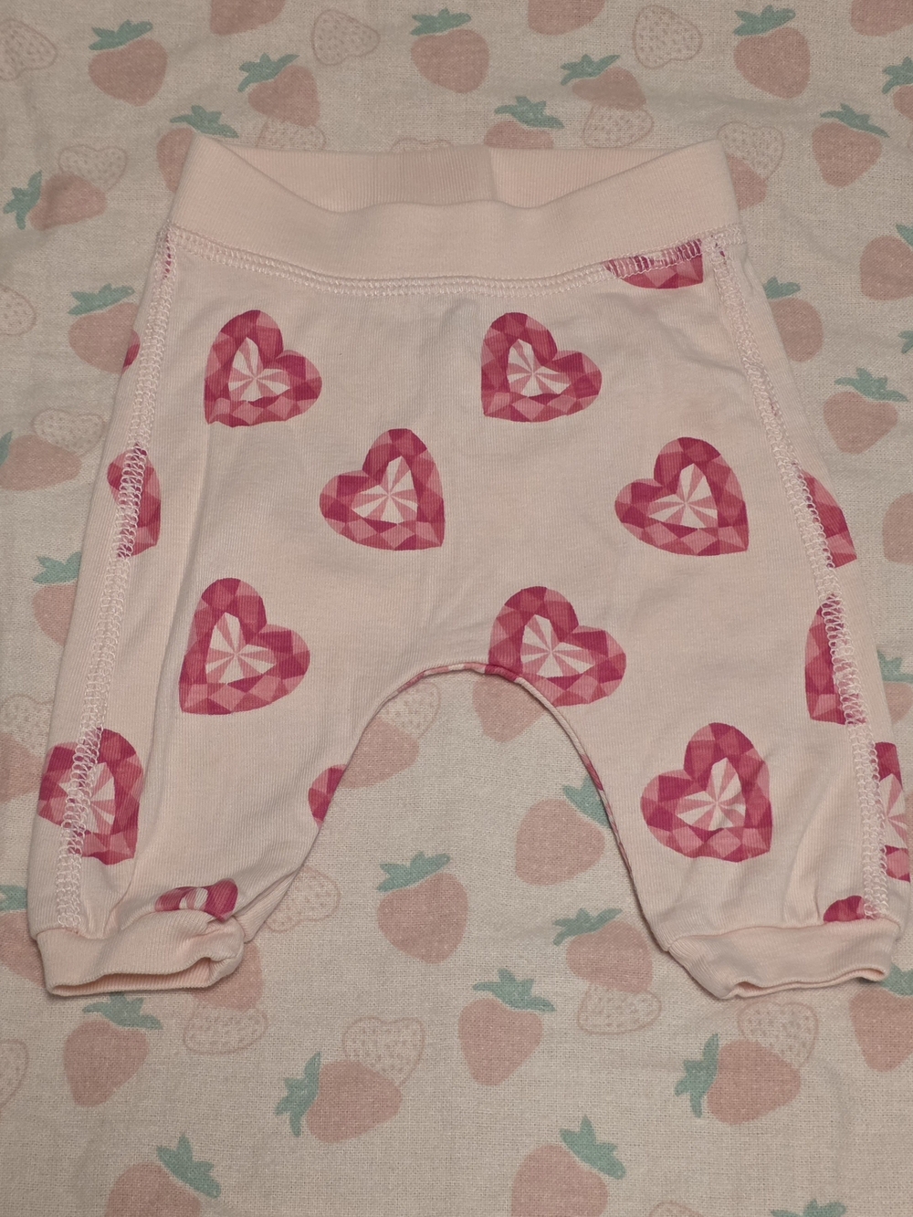 5/$20 Paris Hilton Pink Geometric Heart Diaper Joggers